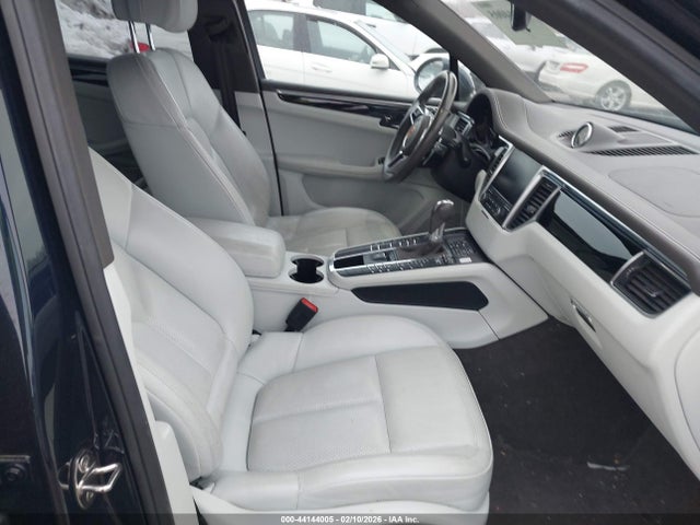 2018 PORSCHE MACAN WP1AA2A53JLB01877 Photo 4
