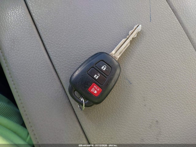 5TDZARFH9KS046058 Toyota Highlander Le