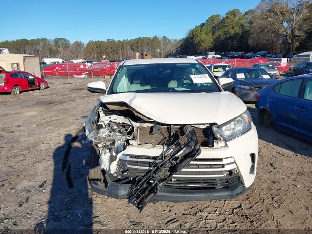 5TDZARFH9KS046058 Toyota Highlander Le