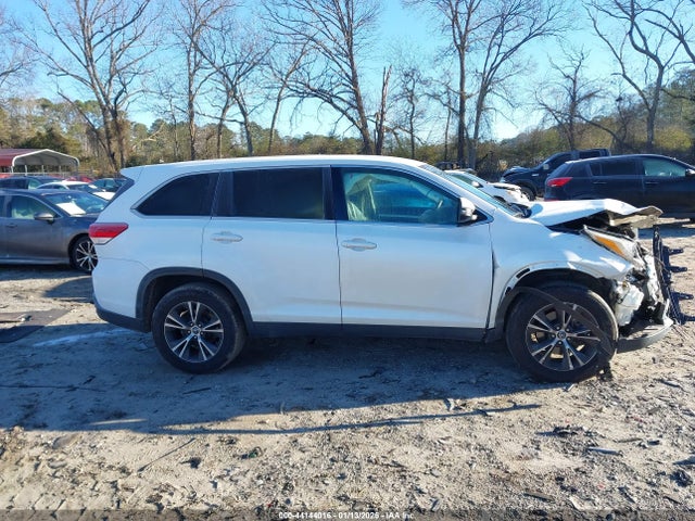 5TDZARFH9KS046058 Toyota Highlander Le