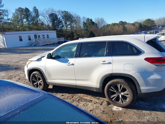 5TDZARFH9KS046058 Toyota Highlander Le