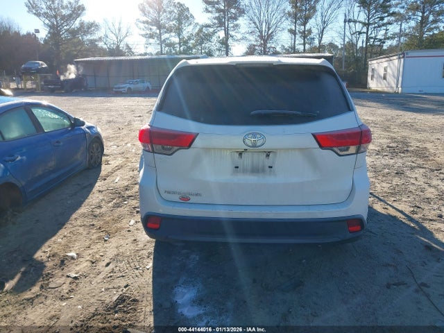 5TDZARFH9KS046058 Toyota Highlander Le