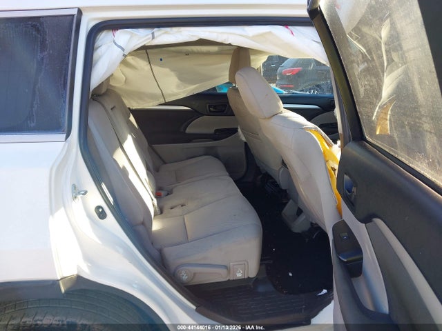 5TDZARFH9KS046058 Toyota Highlander Le