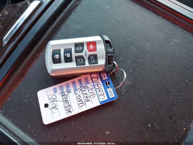 5TDYK3DC8GS738669 Toyota Sienna Xle Premium 8 Passenger