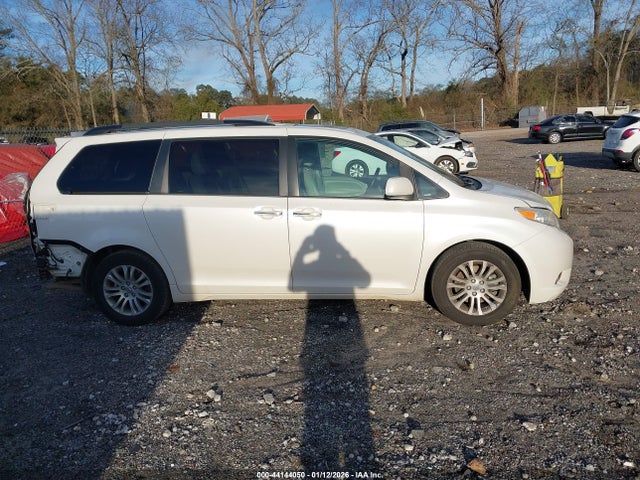 5TDYK3DC8GS738669 Toyota Sienna Xle Premium 8 Passenger