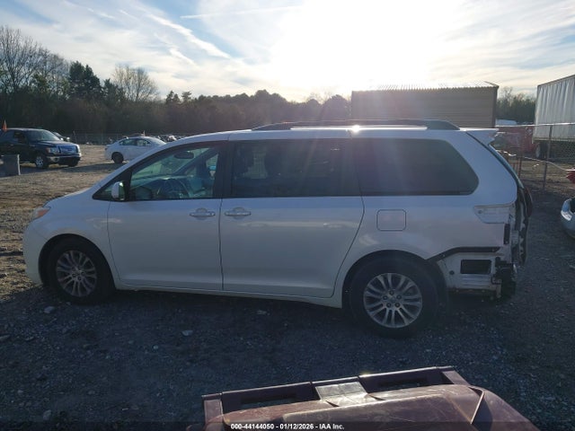 5TDYK3DC8GS738669 Toyota Sienna Xle Premium 8 Passenger