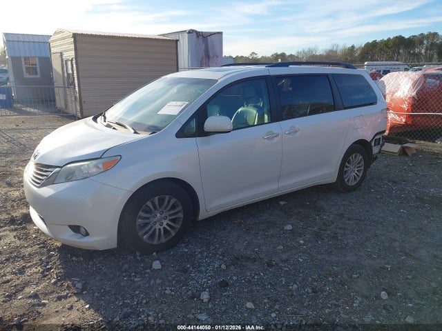 5TDYK3DC8GS738669 Toyota Sienna Xle Premium 8 Passenger