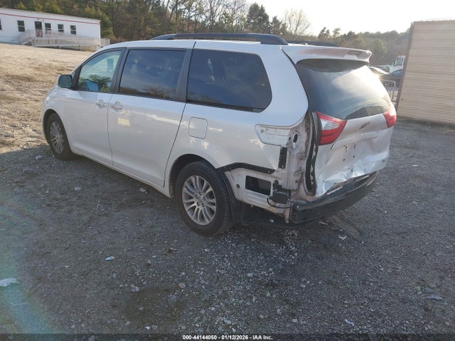 5TDYK3DC8GS738669 Toyota Sienna Xle Premium 8 Passenger