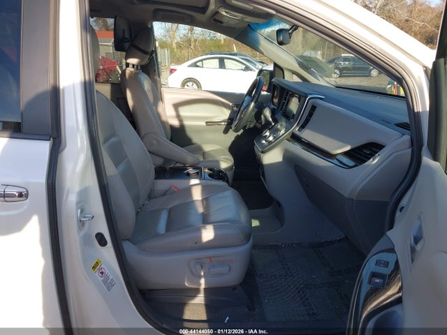 5TDYK3DC8GS738669 Toyota Sienna Xle Premium 8 Passenger