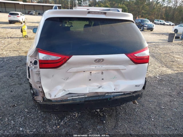 5TDYK3DC8GS738669 Toyota Sienna Xle Premium 8 Passenger