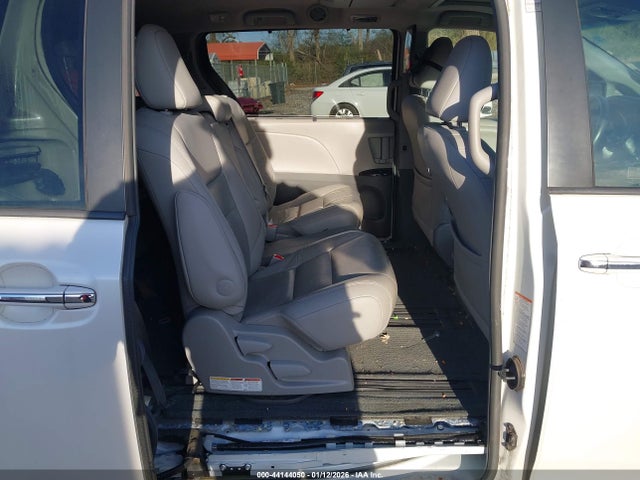 5TDYK3DC8GS738669 Toyota Sienna Xle Premium 8 Passenger