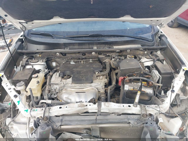 JTMZFREV9JJ747199 Toyota RAV4 LE