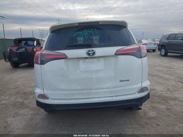 JTMZFREV9JJ747199 Toyota RAV4 LE