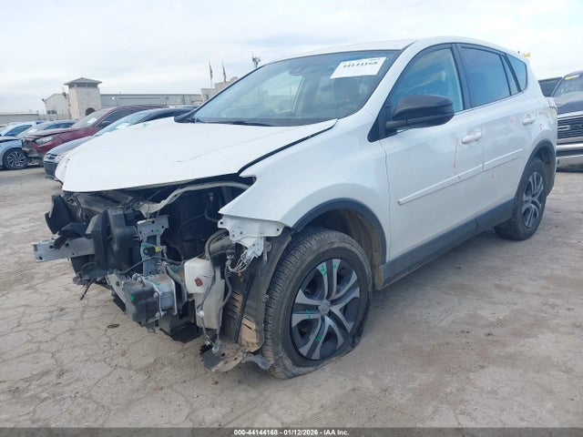 JTMZFREV9JJ747199 Toyota RAV4 LE