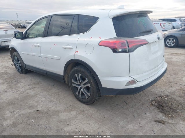 JTMZFREV9JJ747199 Toyota RAV4 LE