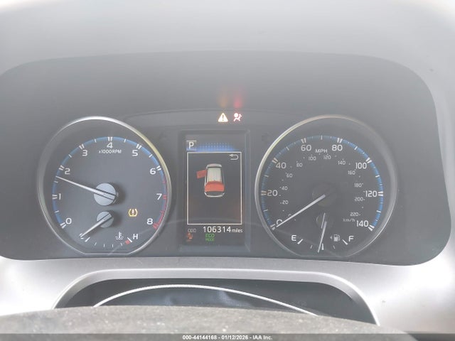 JTMZFREV9JJ747199 Toyota RAV4 LE
