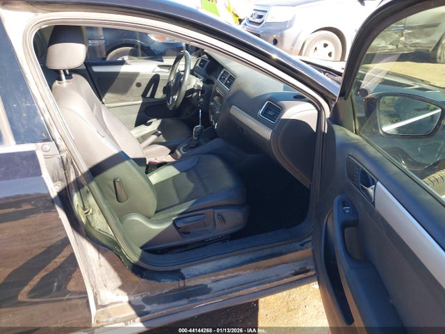 44144268 :رقم المزاد ، 3VWD07AJ6EM289095 vin ، 2014 Volkswagen Jetta 1.8t Se مزاد بيع