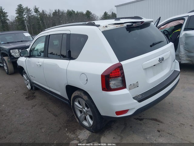 1C4NJDEB2GD758235 Jeep Compass Latitude
