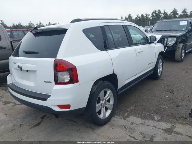 1C4NJDEB2GD758235 Jeep Compass Latitude
