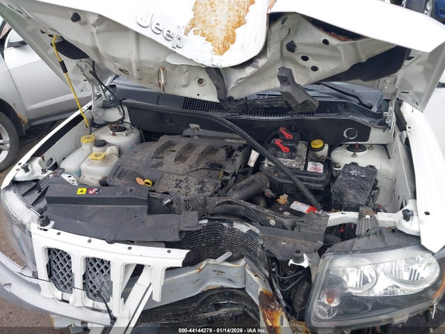 1C4NJDEB2GD758235 Jeep Compass Latitude