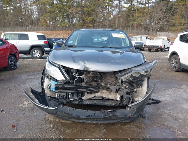 JN1BJ1CR5JW287777 Nissan Rogue Sport S