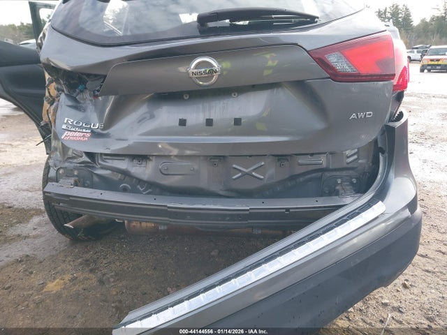 JN1BJ1CR5JW287777 Nissan Rogue Sport S