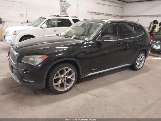2013 BMW X1 WBAVL1C59DVR82837 Photo 1