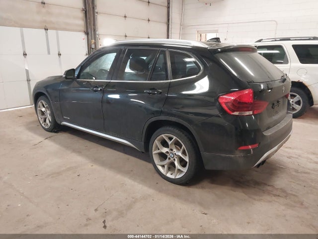 2013 BMW X1 WBAVL1C59DVR82837 Photo 2