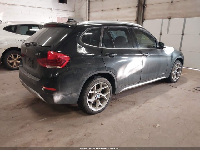 2013 BMW X1 WBAVL1C59DVR82837 Photo 3