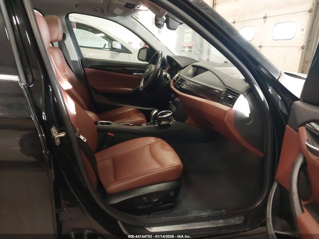 2013 BMW X1 WBAVL1C59DVR82837 Photo 4