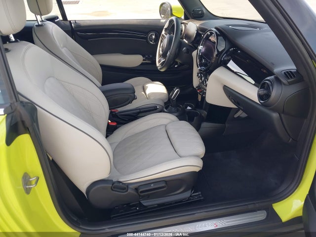 2023 MINI CONVERTIBLE WMW43DL08P3P95204 Photo 4