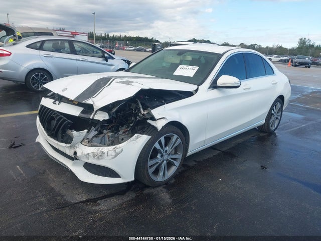44144750 :رقم المزاد ، 55SWF4JB5FU057206 vin ، 2015 Mercedes-benz C 300 مزاد بيع