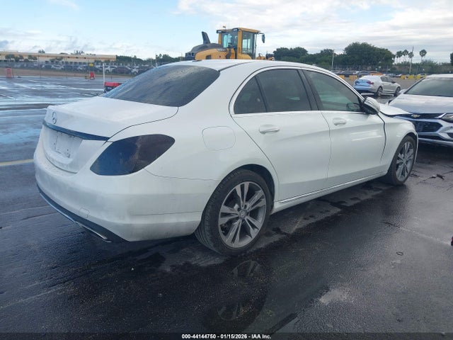 44144750 :رقم المزاد ، 55SWF4JB5FU057206 vin ، 2015 Mercedes-benz C 300 مزاد بيع