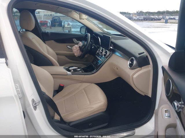 44144750 :رقم المزاد ، 55SWF4JB5FU057206 vin ، 2015 Mercedes-benz C 300 مزاد بيع