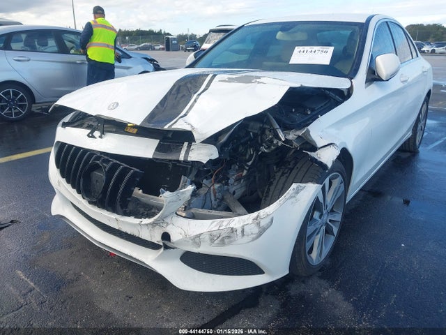 44144750 :رقم المزاد ، 55SWF4JB5FU057206 vin ، 2015 Mercedes-benz C 300 مزاد بيع