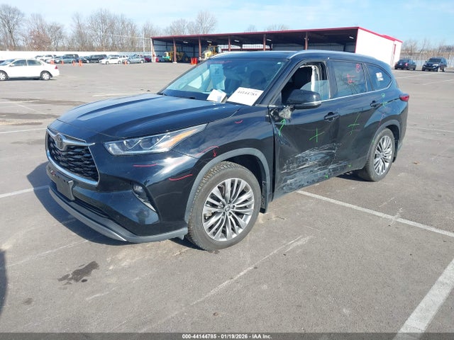 5TDFZRBHXMS070857 Toyota Highlander Platinum