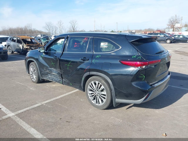 5TDFZRBHXMS070857 Toyota Highlander Platinum