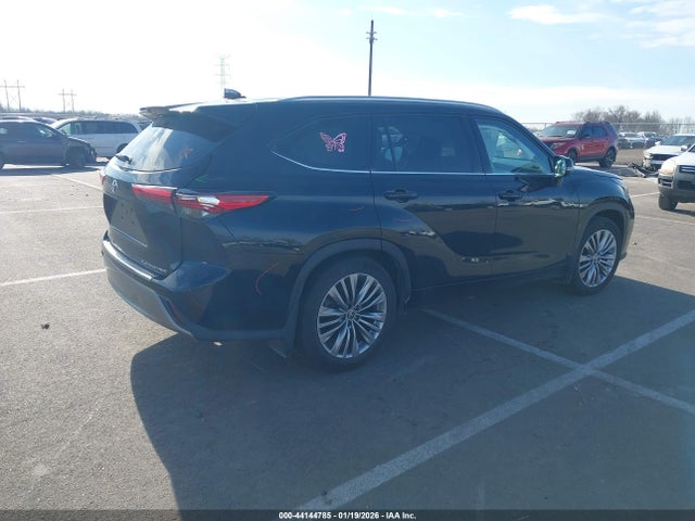 5TDFZRBHXMS070857 Toyota Highlander Platinum