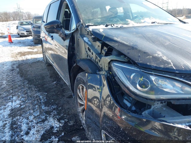Продаж на аукціоні авто 2019 Chrysler Pacifica Touring L, vin: 2C4RC1BG8KR721402, номер лоту: 44144800
