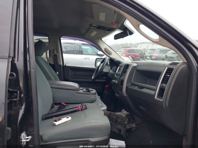 3C6RR7KT9HG543715 RAM 1500 Express 4x4 5&#039;7 Box