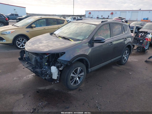 Toyota Rav4 Xle 2018 JTMRFREV2JJ239379 Image 2