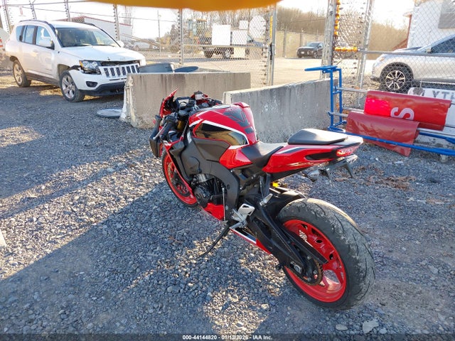 2017 HONDA CBR1000 JH2SC7706HK000381 Photo 2