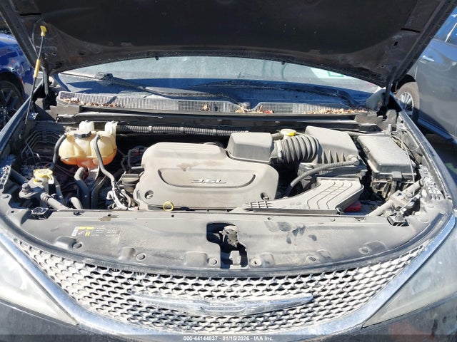 Chrysler Pacifica Touring-l 2017 2C4RC1BGXHR820747 Image 10