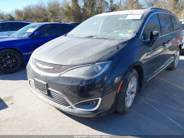 Chrysler Pacifica Touring-l 2017 2C4RC1BGXHR820747 Image 2