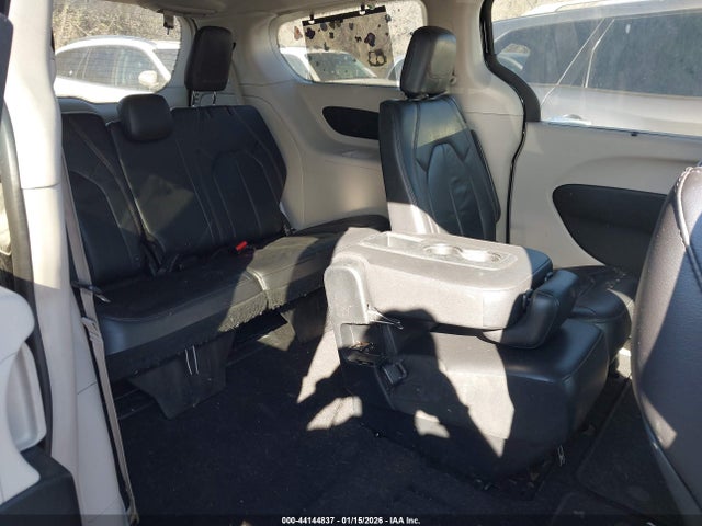 Chrysler Pacifica Touring-l 2017 2C4RC1BGXHR820747 Image 8