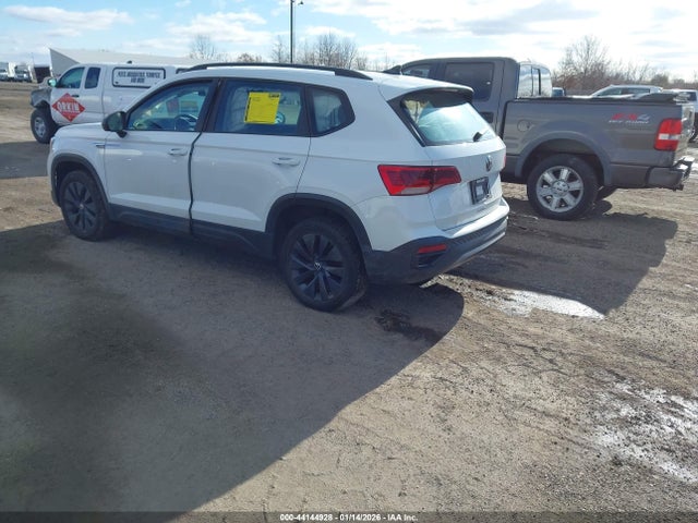 3VVCX7B22NM000328 Volkswagen Taos 1.5t S