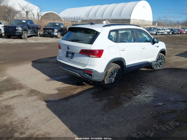 3VVCX7B22NM000328 Volkswagen Taos 1.5t S