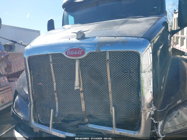 44144932 :رقم المزاد ، 1XP4D49XXCD134085 vin ، 2012 Peterbilt 587 مزاد بيع