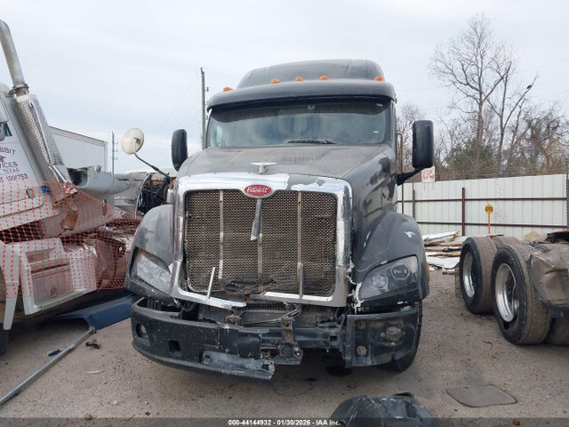 44144932 :رقم المزاد ، 1XP4D49XXCD134085 vin ، 2012 Peterbilt 587 مزاد بيع
