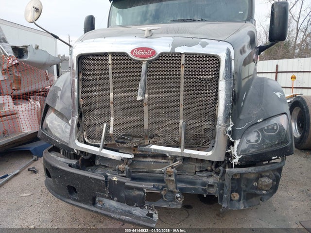 44144932 :رقم المزاد ، 1XP4D49XXCD134085 vin ، 2012 Peterbilt 587 مزاد بيع